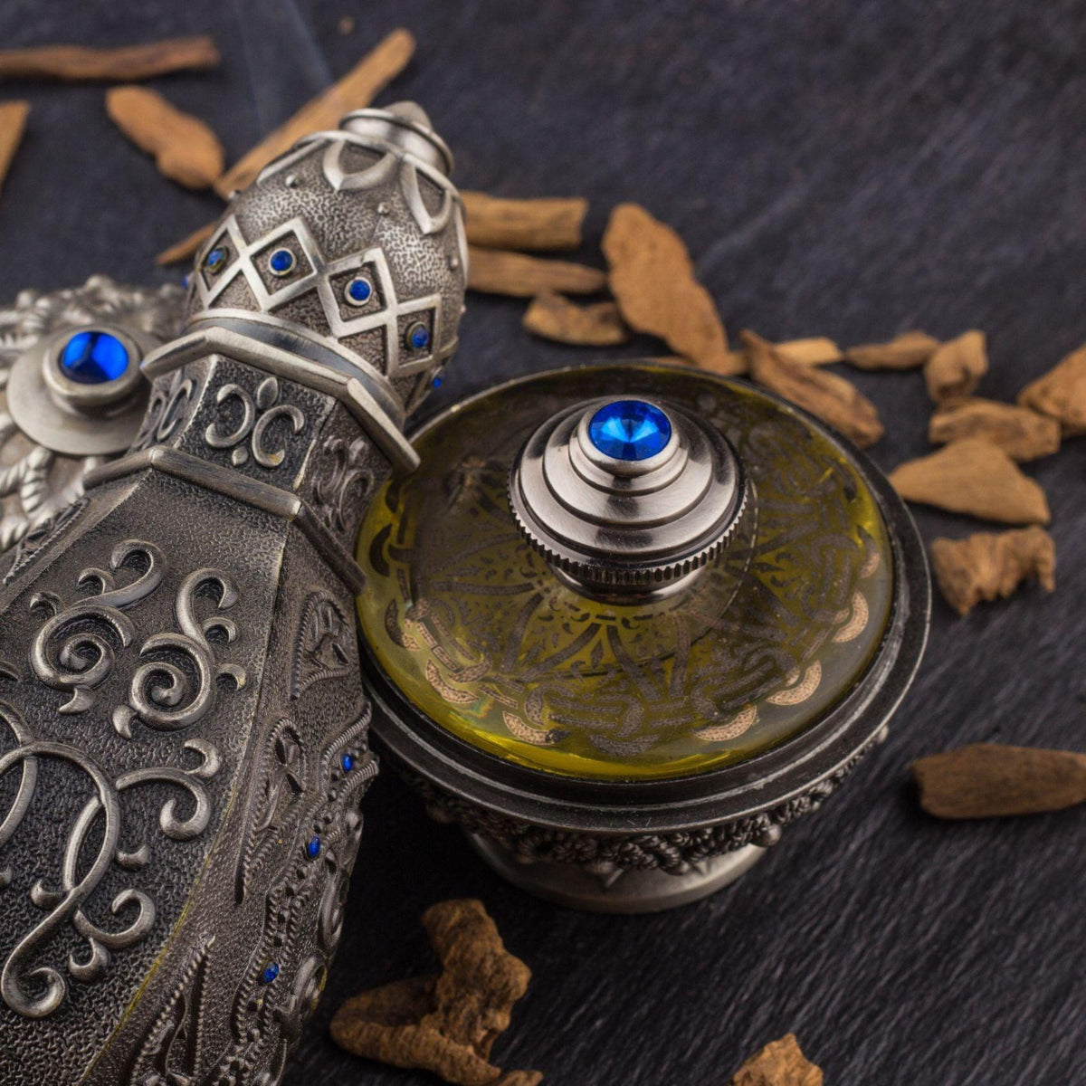 Drzewne nuty w perfumach damskich – co je wyróżnia? - sorvellaperfume.pl