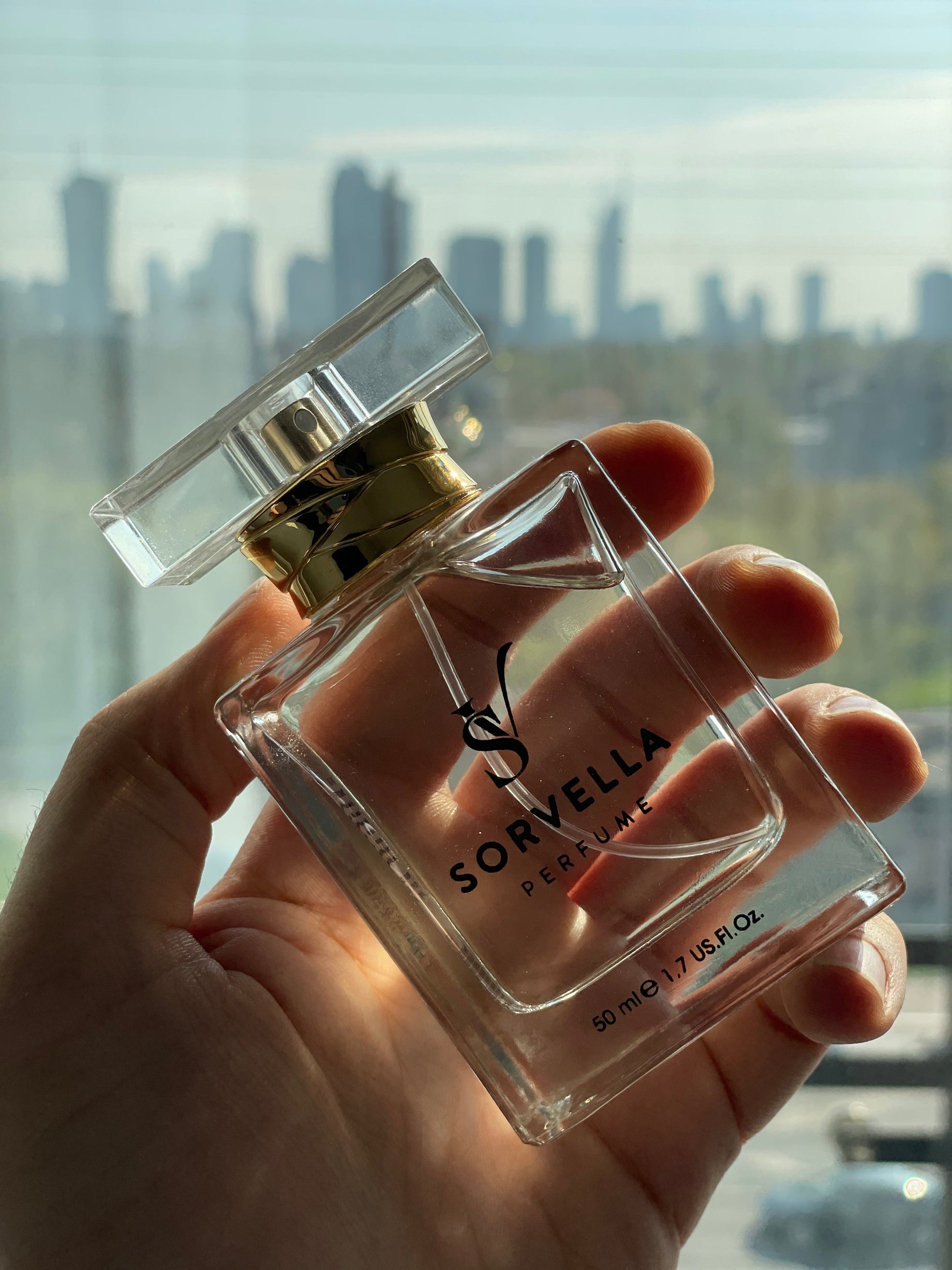 Męskie perfumy, które zostają na długo – jak wybrać trwały zapach z ogonem?